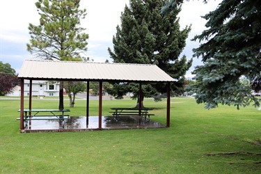 Shelter and picnic tables at Robinson Park.